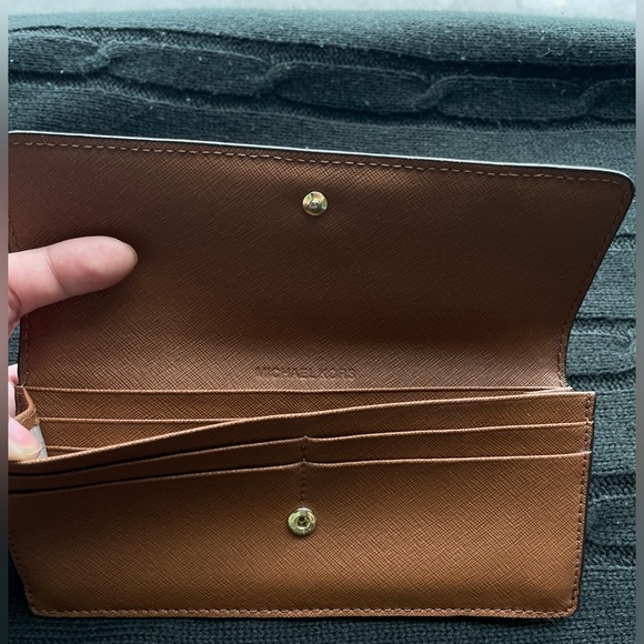 Michael Kors Wallet - Picture 2 of 4